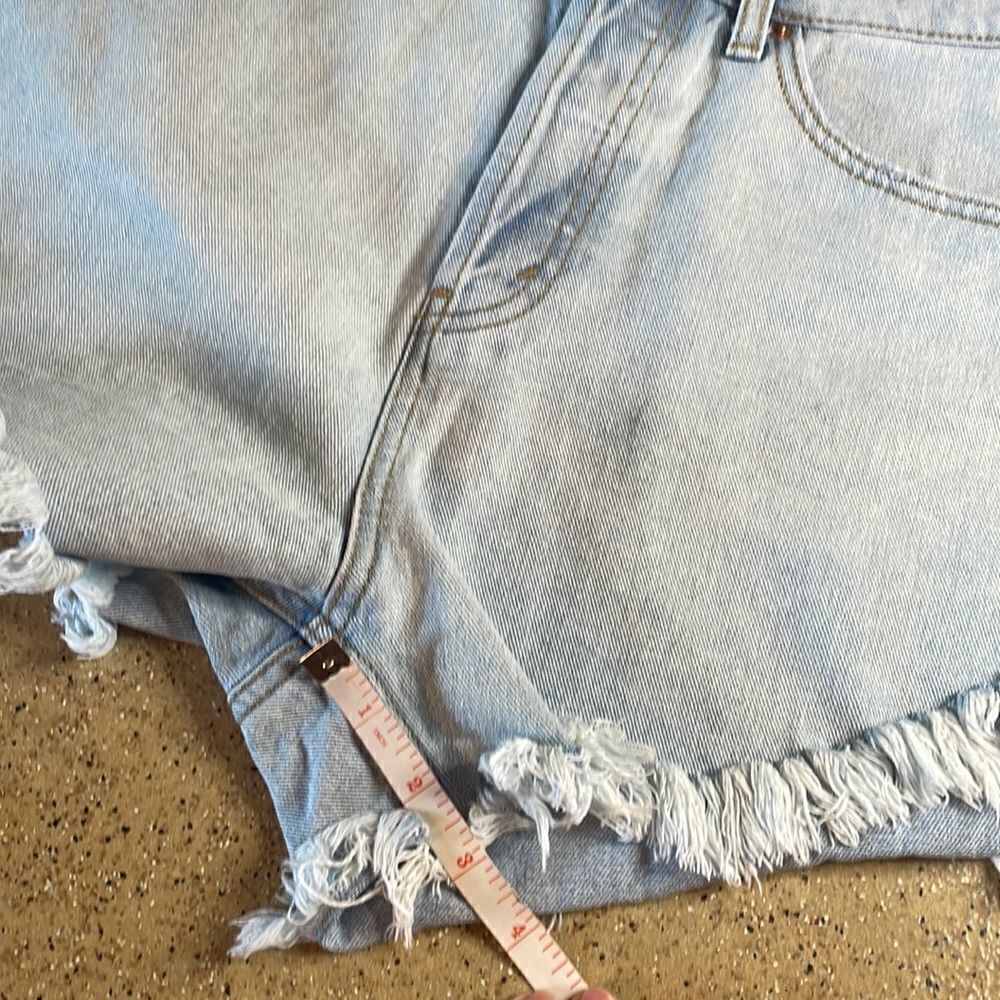 Wild Fable "High Rise Short" light wash denim cutoff jean shorts sz 8 - Picture 13 of 16